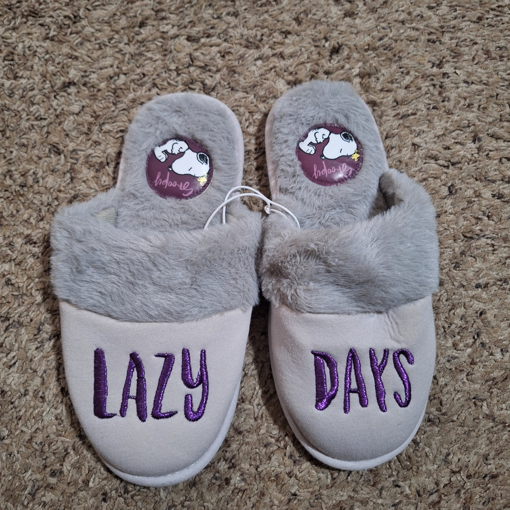 Peanuts Snoopy Faux Fur Lazy Days Slippers Grey NWOT Medium 7-8